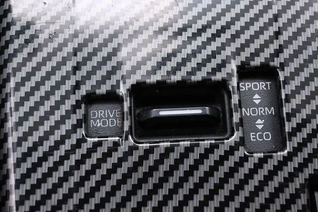 Used 2021  Toyota XLE image 28