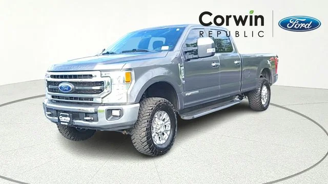 Used 2022 Gray Metallic Ford Lariat image 3