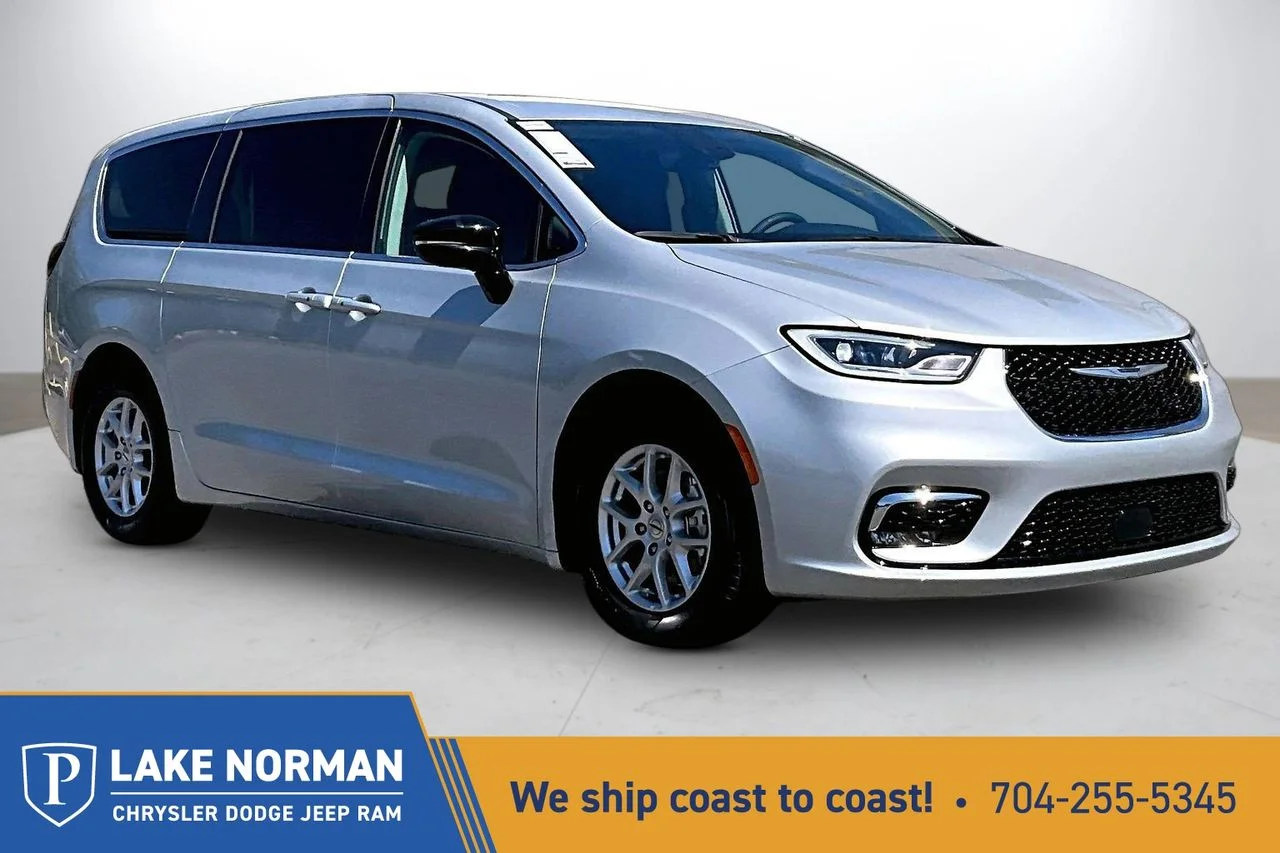 2024 Chrysler Pacifica Touring L's photo