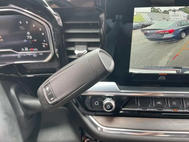 Used 2025 Silver GMC SLT image 33