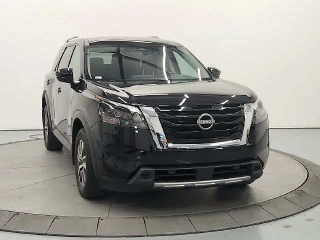 Used 2025 Super Black Nissan SL image 3