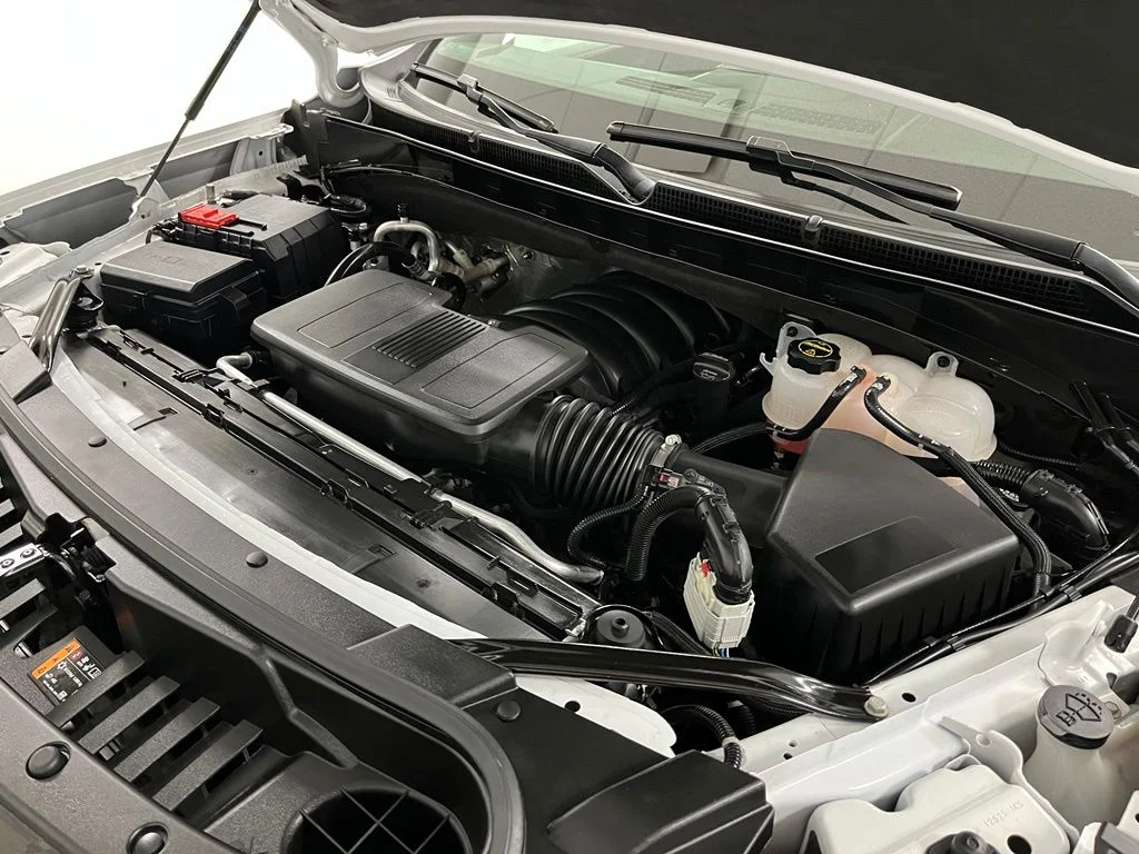 Used 2025 White GMC Elevation image 64