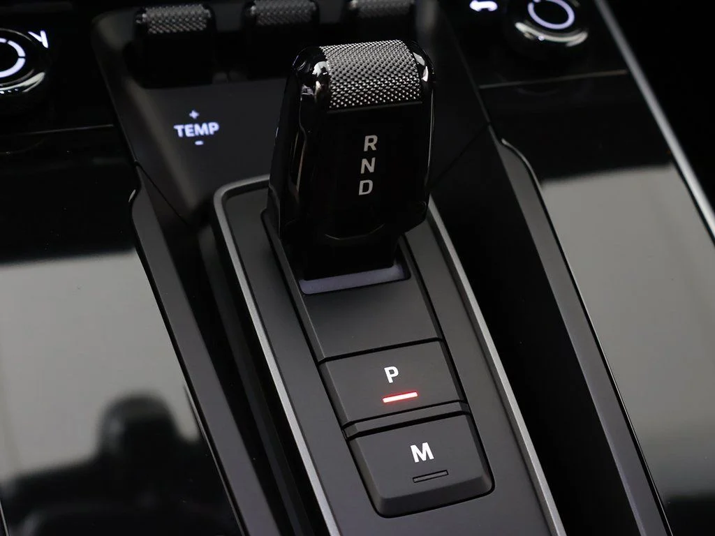 Used 2023 Chalk Porsche Turbo image 55