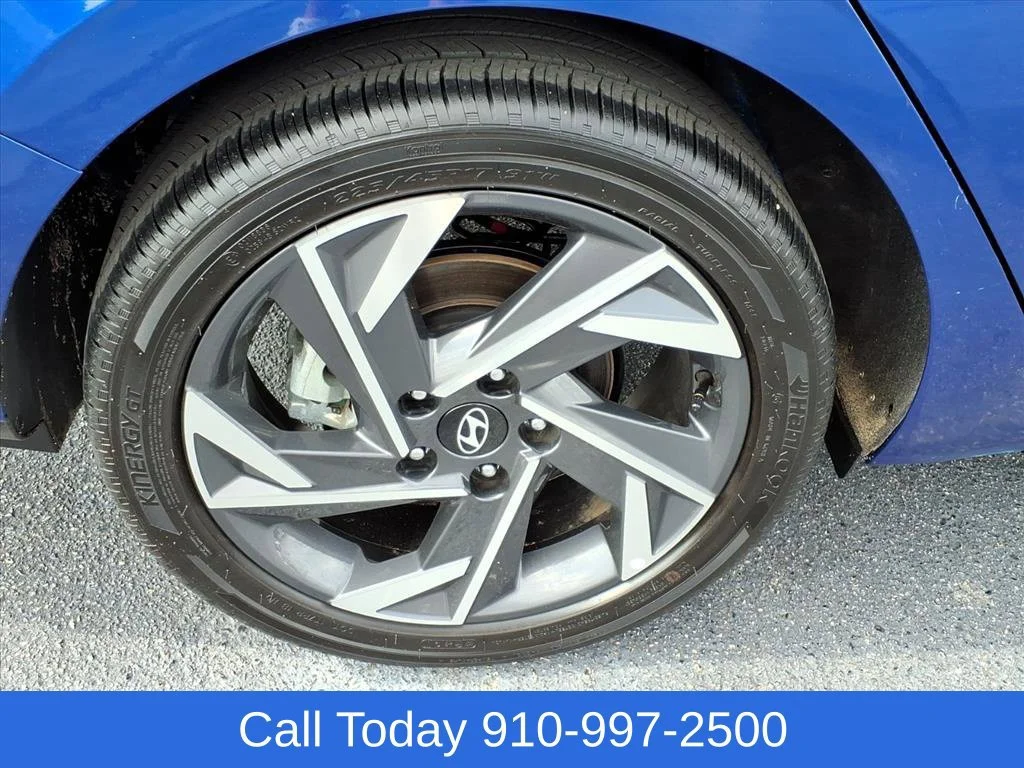 Used 2025 Blue Hyundai SEL Convenience image 20