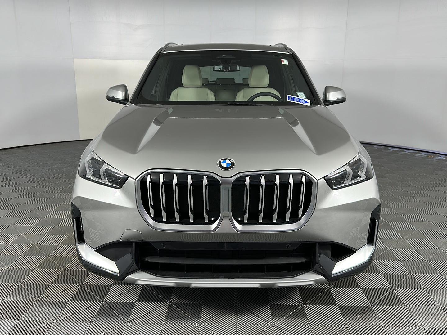 Used 2025 Space Silver Metallic BMW xDrive28i image 13