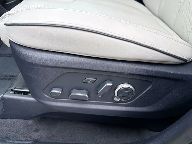 Used 2025 Black Hyundai Calligraphy image 16