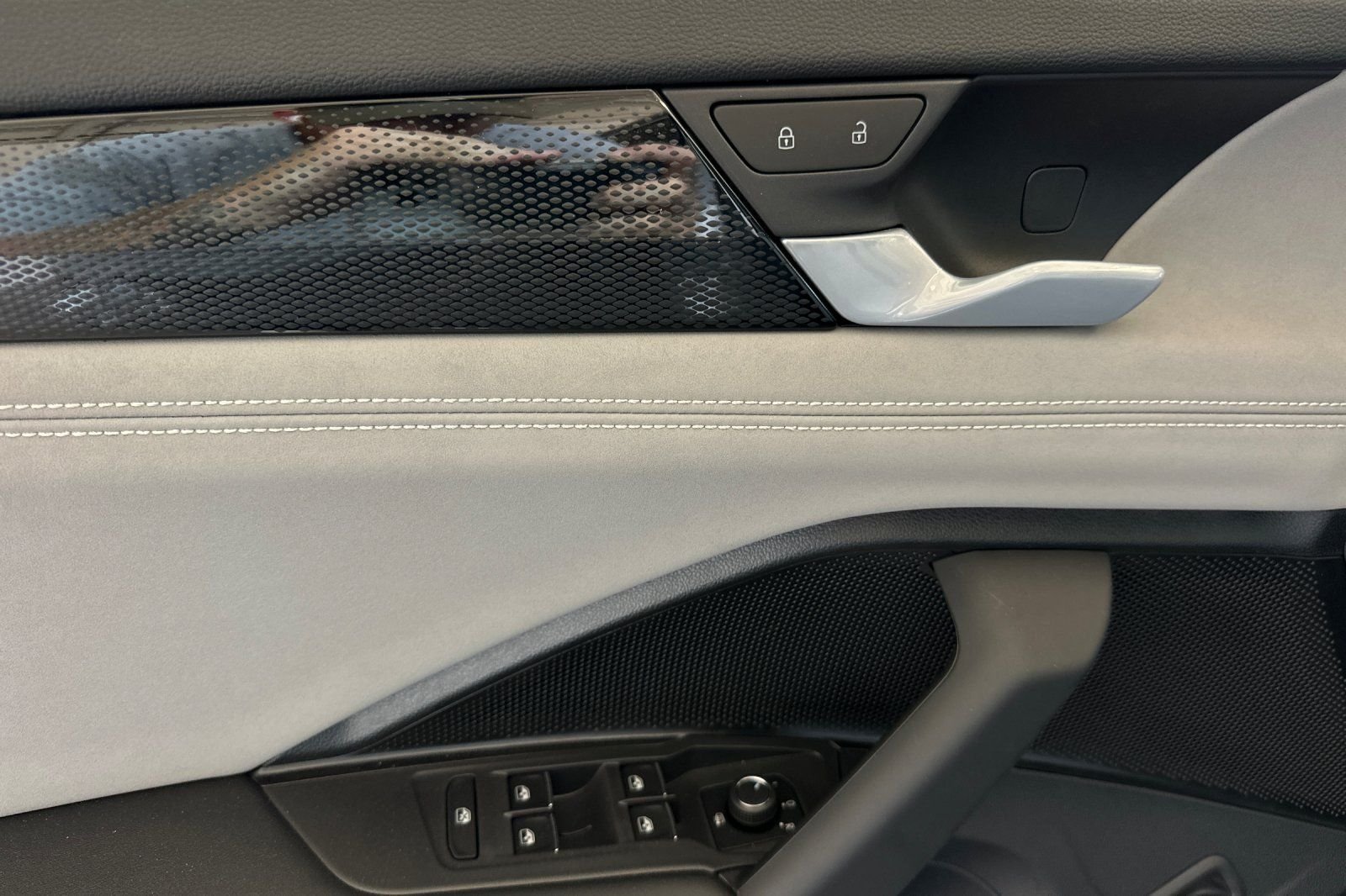 New 2026 Platinum Gray Metallic Volkswagen 2.0T SE image 11