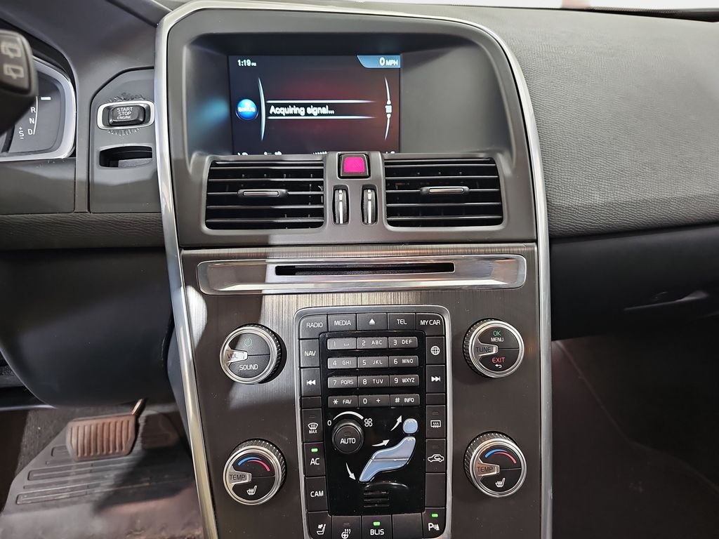 Used 2015 Silver Volvo T6 image 22