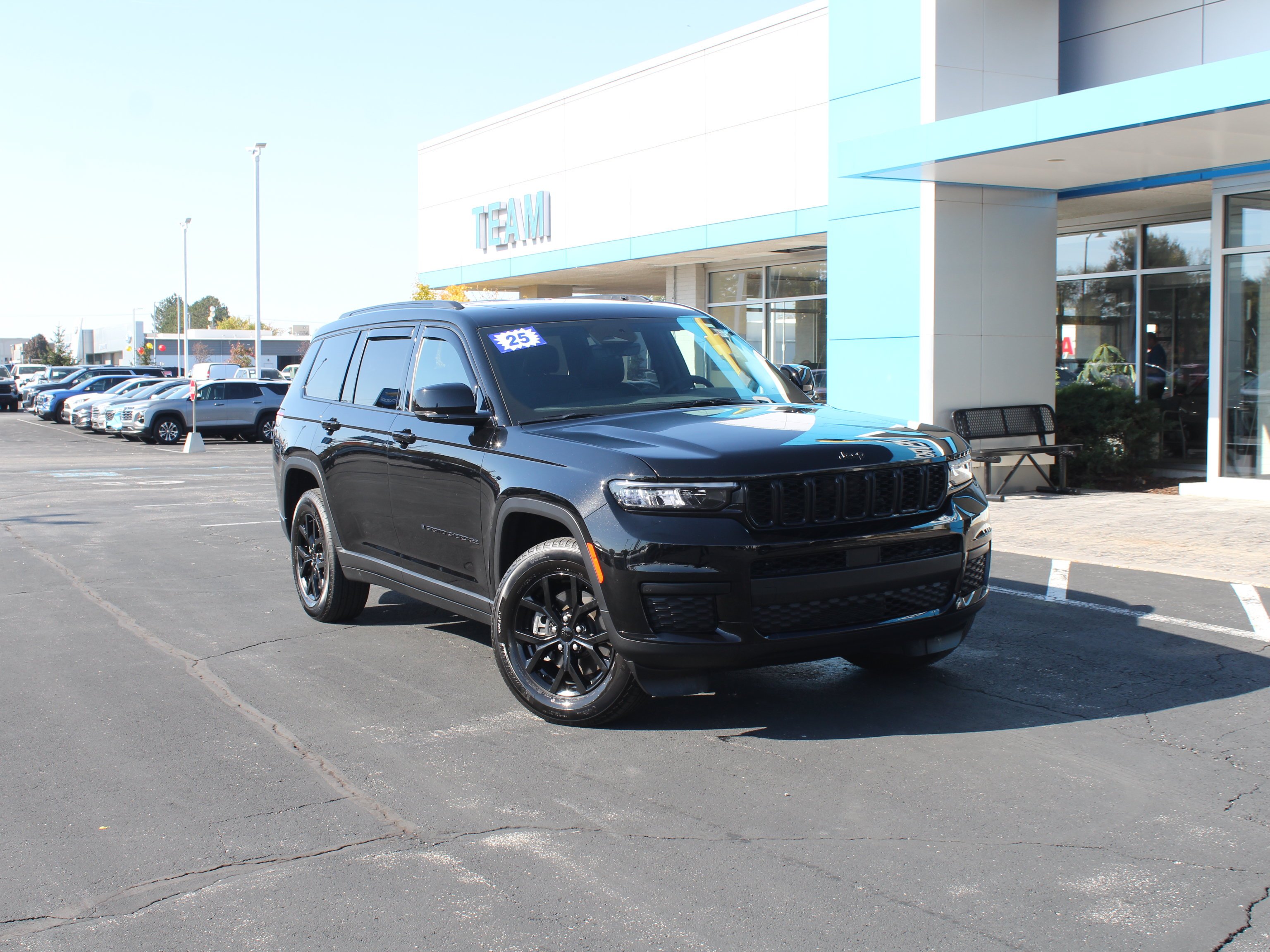 Used 2025 Black Jeep Altitude X image 4