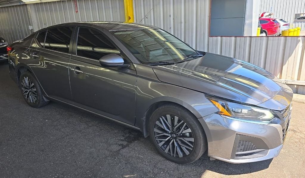 Used 2023 Nissan Altima SV with VIN 1N4BL4DW1PN306357 for sale in Kansas City