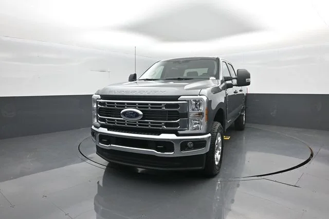 New 2026 Gray Ford XLT image 4