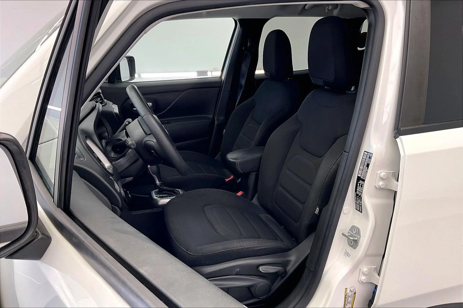 Used 2022 Alpine White Clearcoat Jeep Latitude image 16