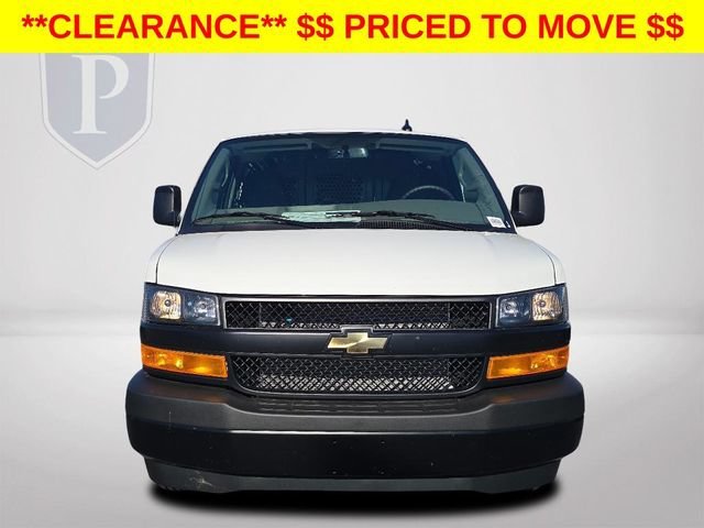 New 2025 Summit White Chevrolet WT image 13