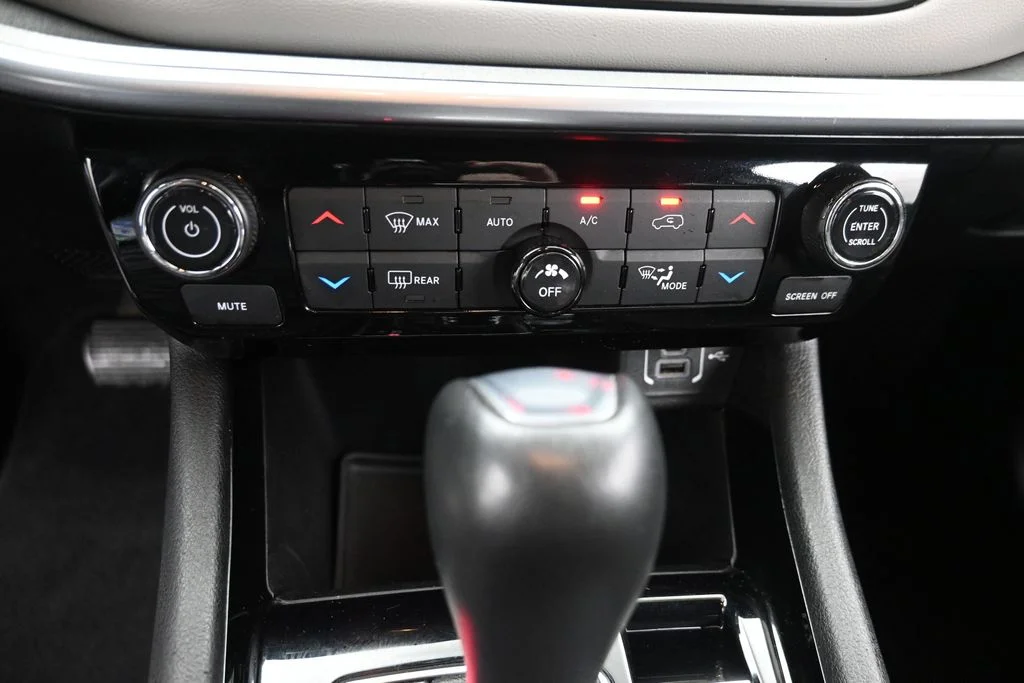 Certified Used 2025 White Jeep Limited image 20