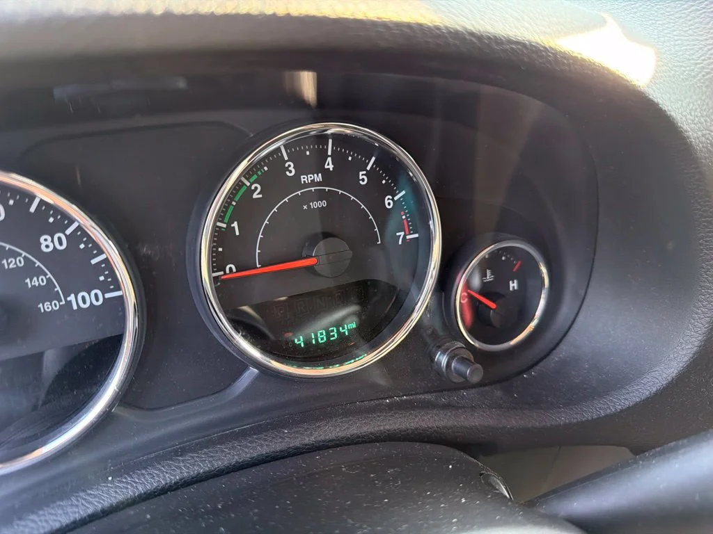 Used 2015 Red Jeep Sahara image 6