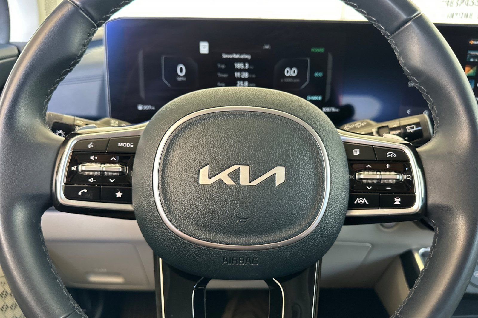 Used 2025 White Kia SX image 26