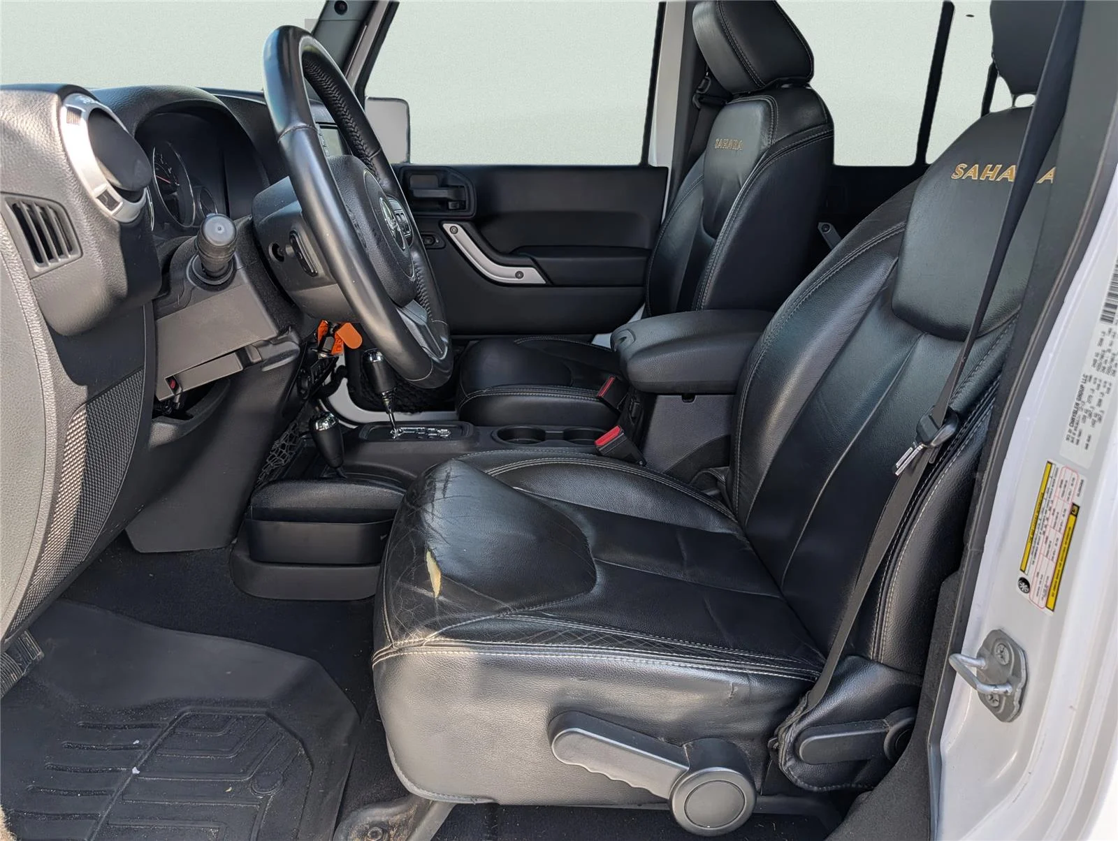 Used 2014 Bright White Clearcoat Jeep Sahara image 9
