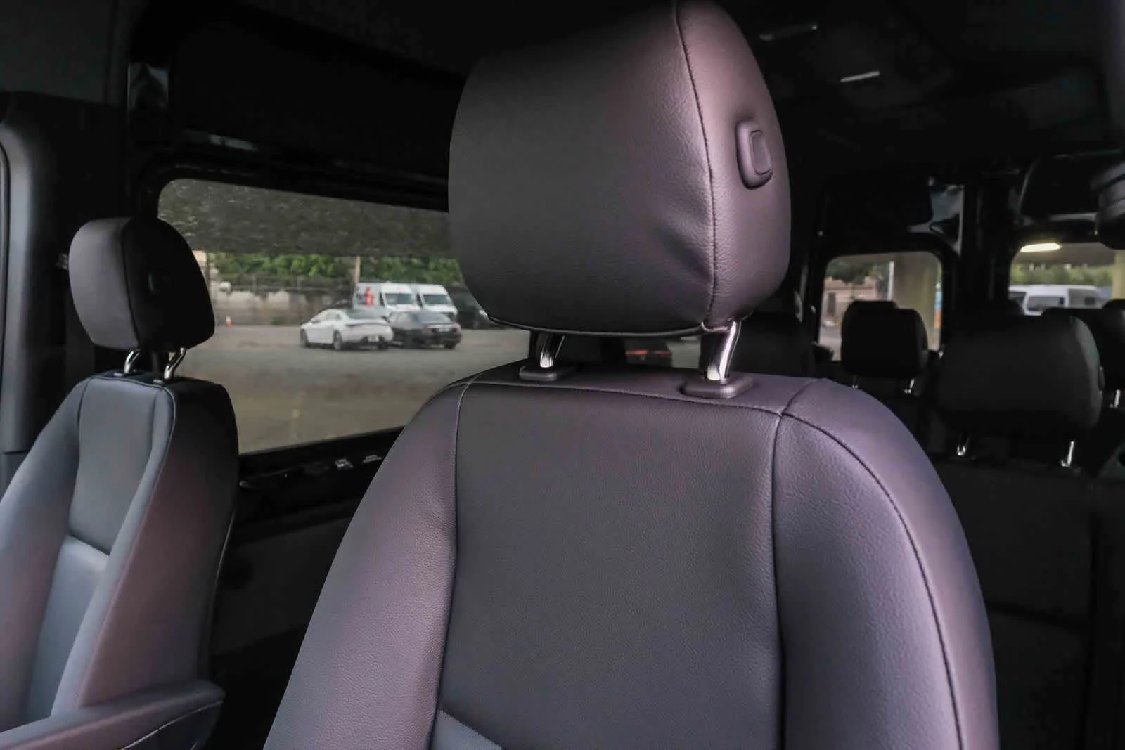 New 2026 Obsidian Black Metallic Mercedes-Benz Passenger 144WB High Roof AWD 2.0L I4 Diesel Turbo image 28