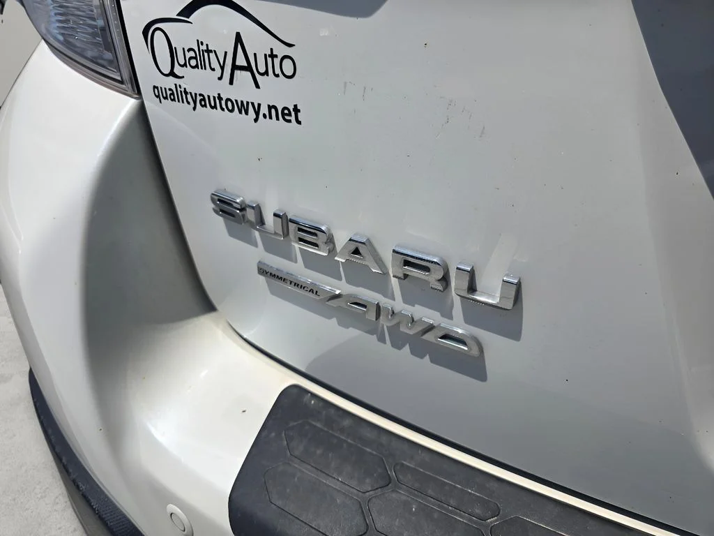 Used 2019 Crystal White Pearl Subaru Limited image 17