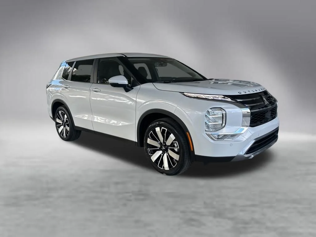 New 2026 White Mitsubishi SE image 2