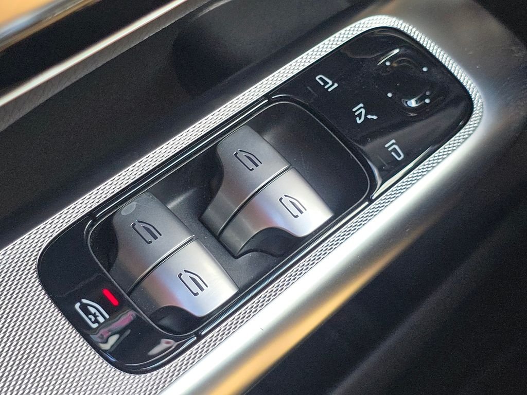 Used 2026 Alpine Grey Mercedes-Benz GLC 300 image 29