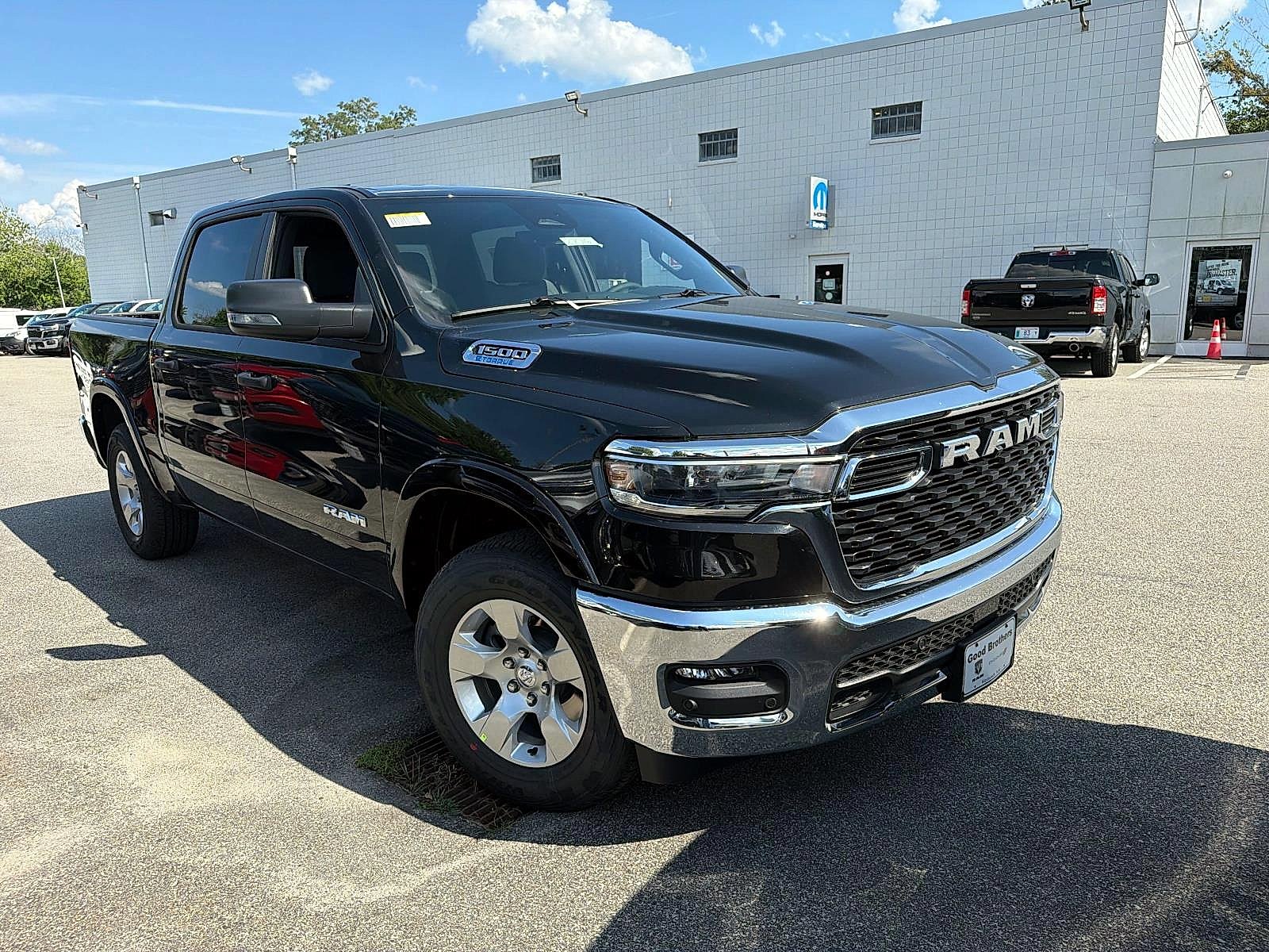 New 2027 Diamond Black Crystal Pearl-Coat Exterior Paint RAM Big Horn Crew Cab 4x4 5