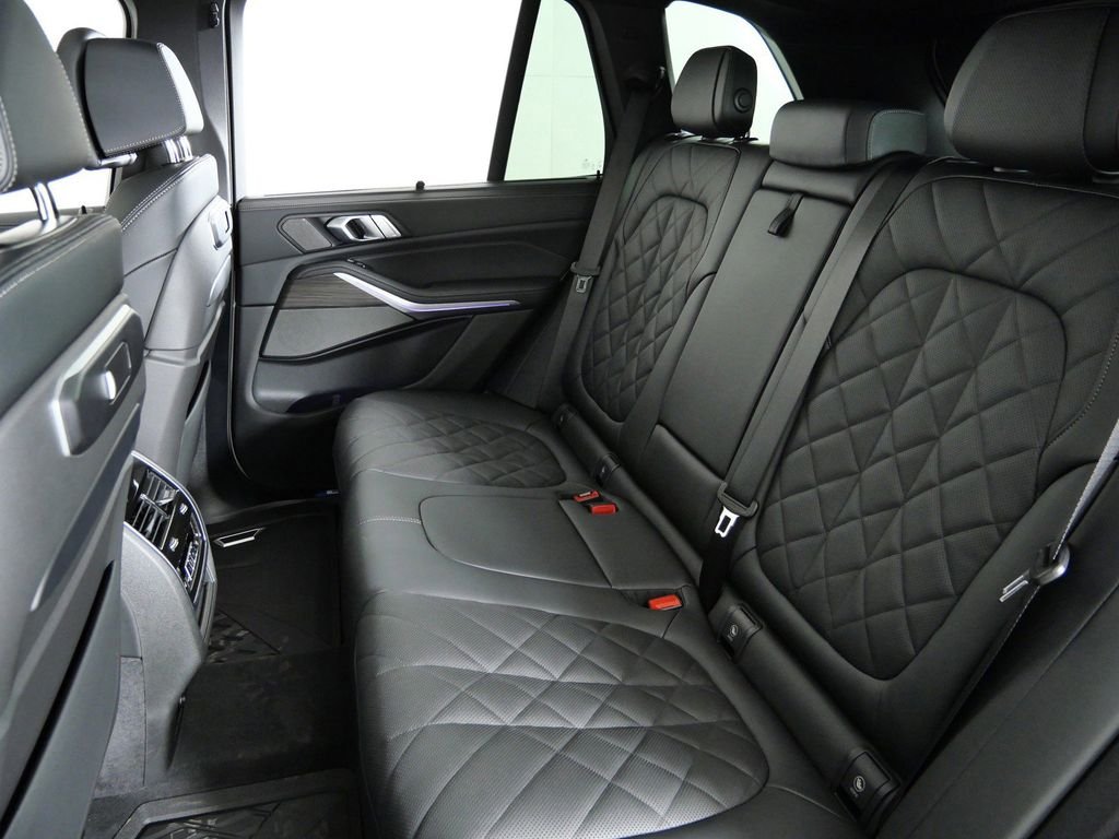 2026 BMW X5 M60i - Photo 33
