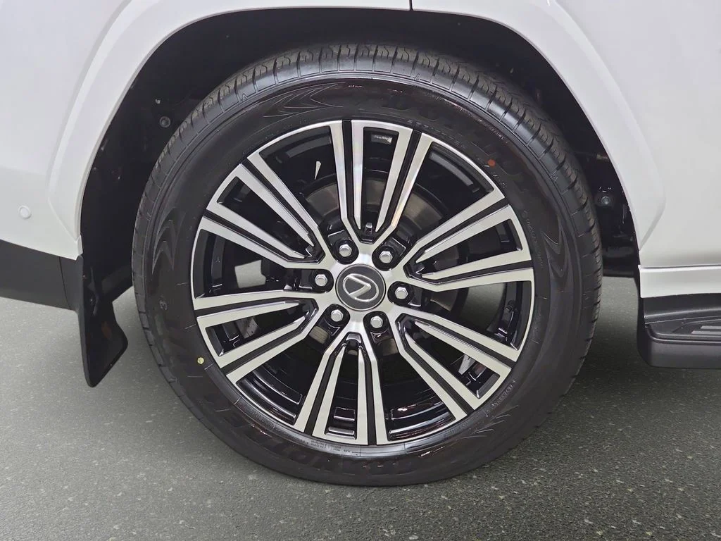 2025 Lexus LX 700h Luxury - Photo 32