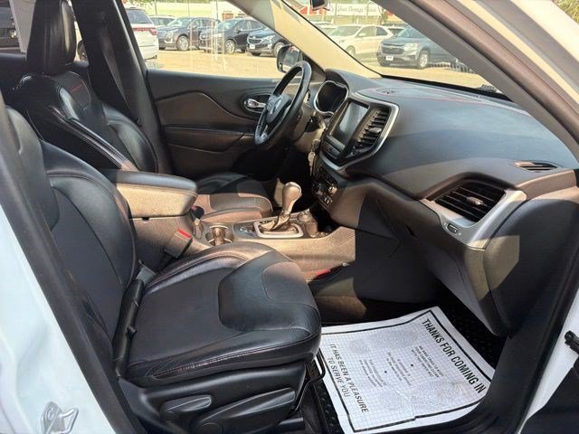 Used 2016 Bright White Clearcoat Jeep Trailhawk image 20