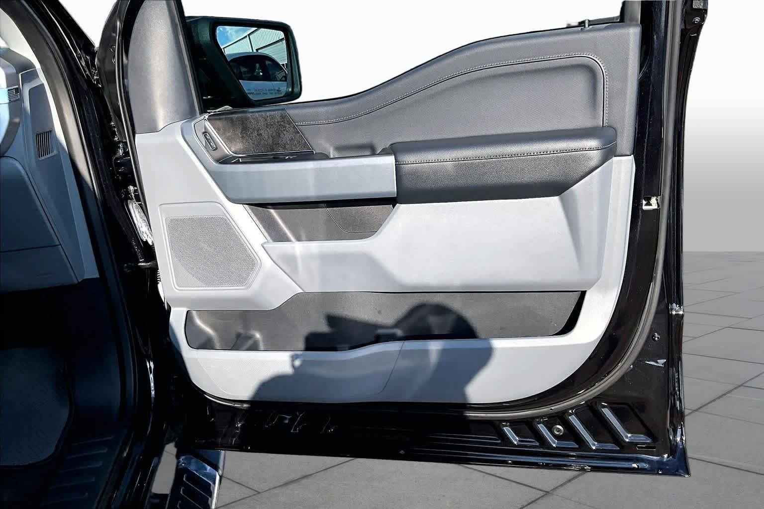 Used 2023 Agate Black Ford XLT image 23
