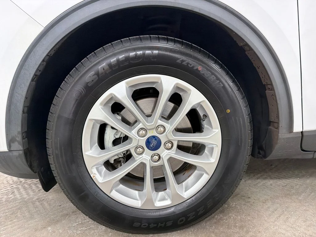 Certified Used 2022 White Ford SE image 14