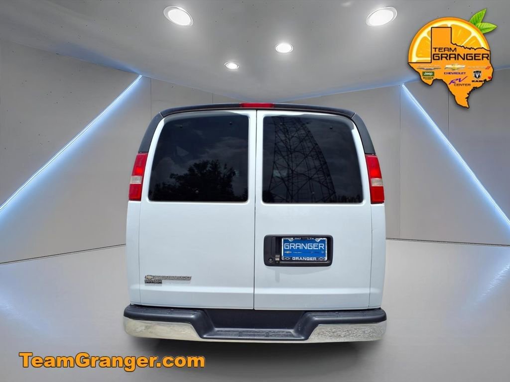 Used 2019 SUMMIT WHITE Chevrolet LT image 8