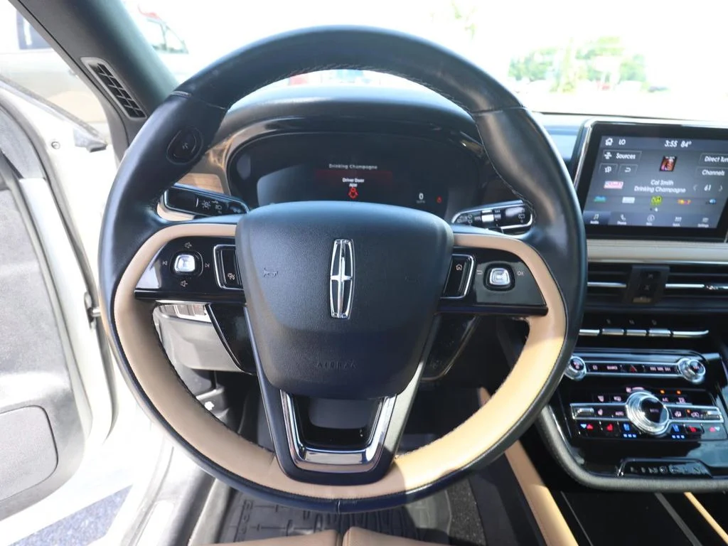 Used 2022 White Lincoln Reserve image 20