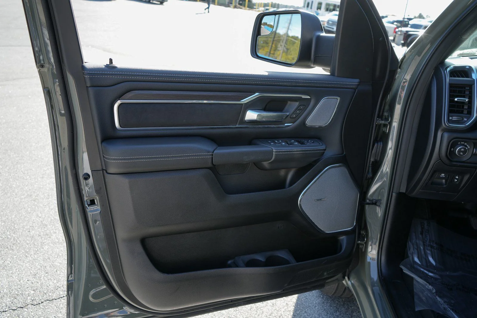 New 2026 Canyon Lake Exterior Paint RAM Laramie image 16