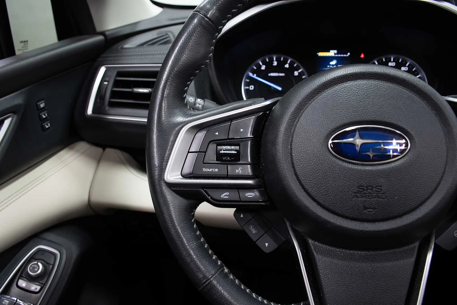 Used 2020 Crystal White Pearl Subaru Limited image 17
