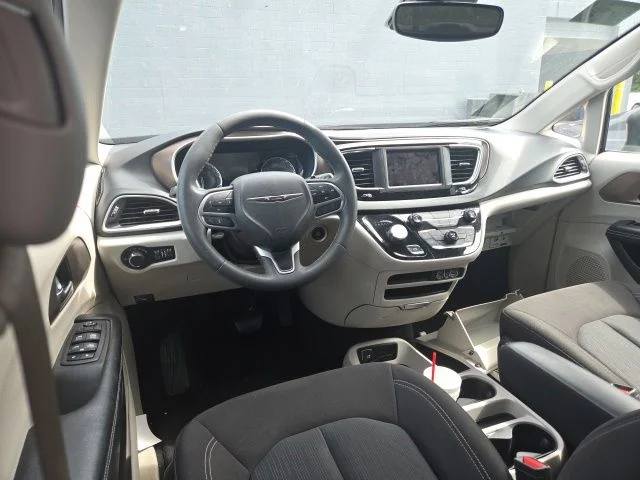 Used 2023 Black Chrysler LX image 9