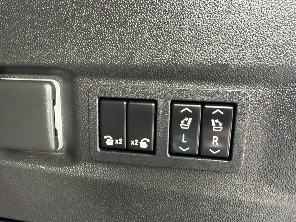 Used 2022 Midnight Blue Metallic GMC Denali image 14