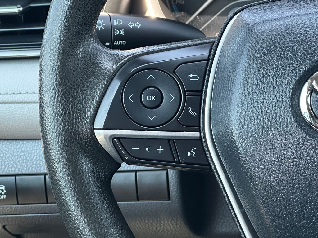 Used 2021 White Toyota LE image 19