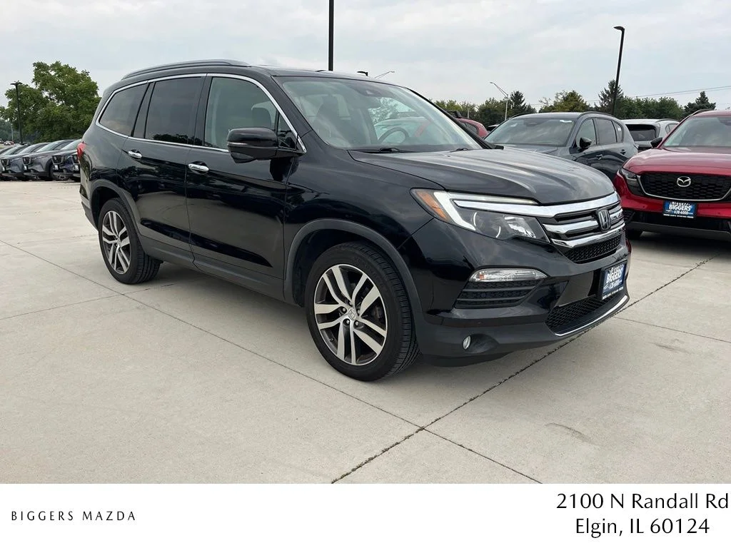 Used 2017  Honda Touring image 1