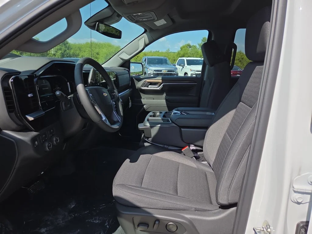 New 2026 Summit White Chevrolet LT (2FL) image 23
