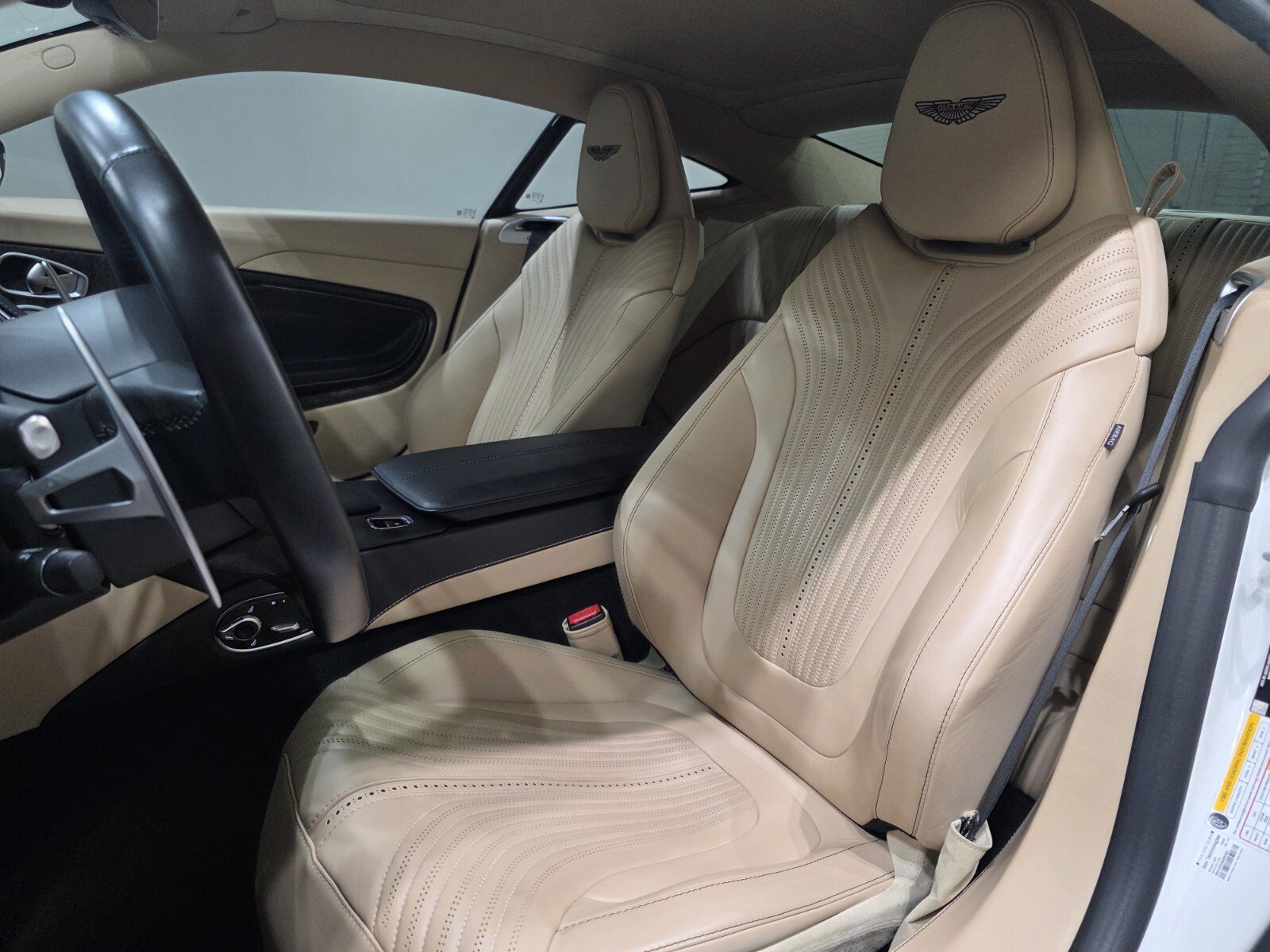 Used 2023 Lunar White Aston Martin V8 Coupe image 12