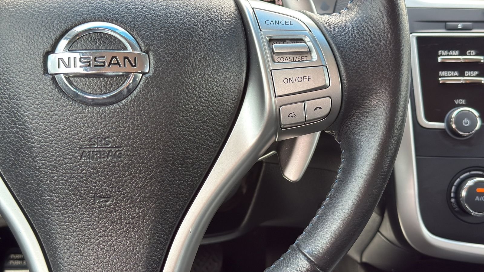 Used 2016 White Nissan 2.5 SR image 15