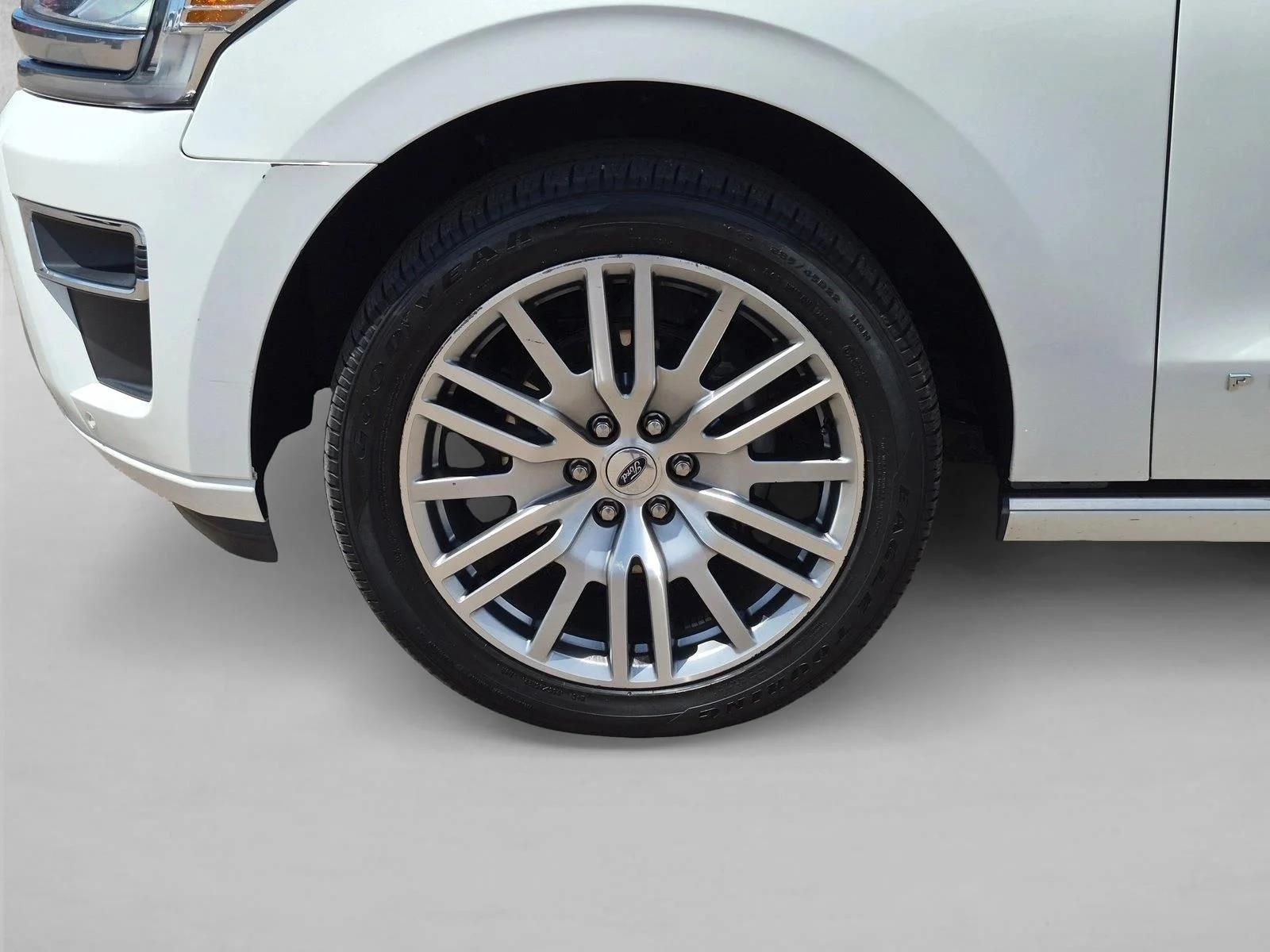 Certified Used 2023 Star White Metallic Tri-Coat Ford Platinum image 9