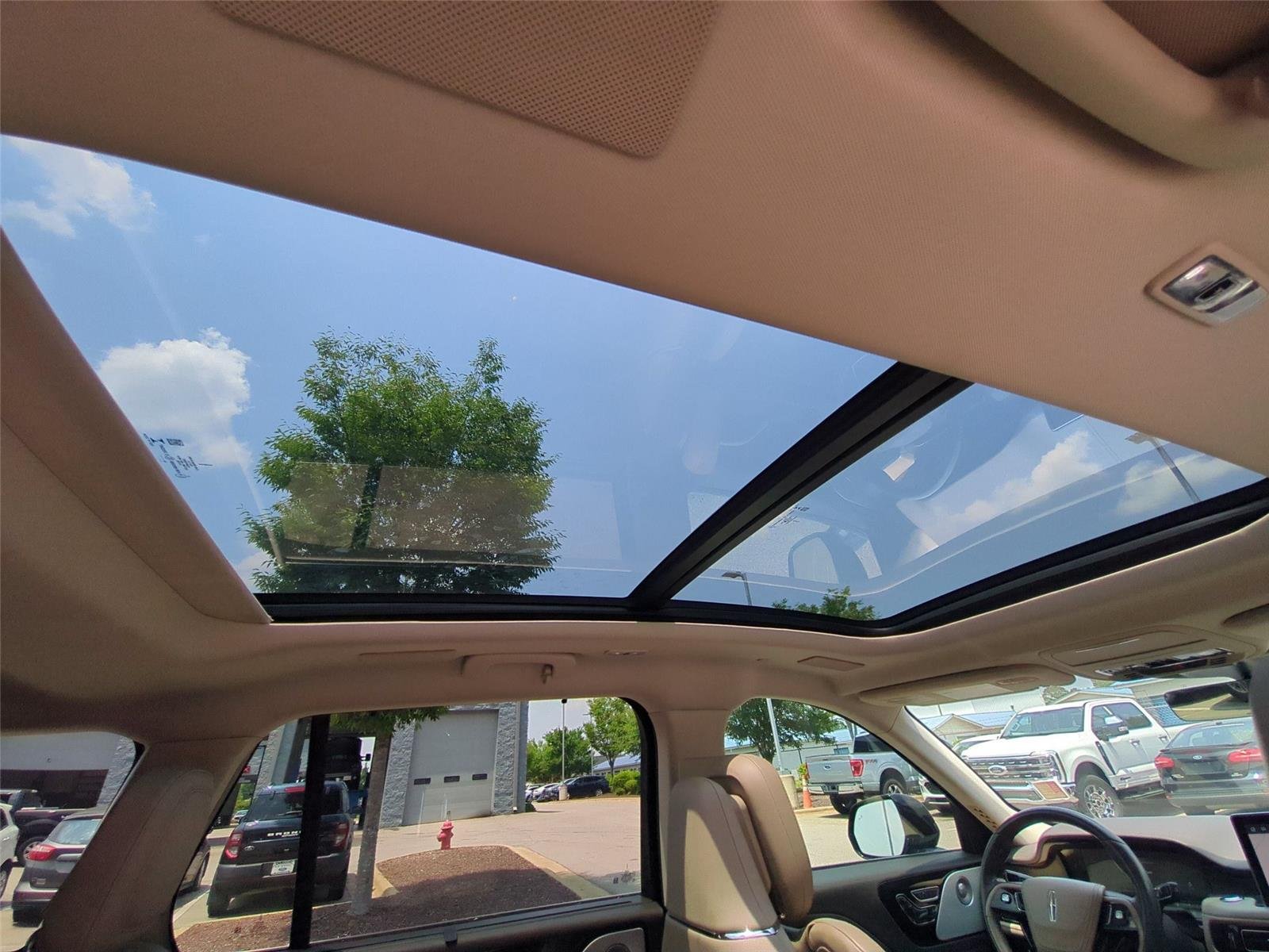 Used 2020 Blue Diamond Metallic Lincoln Reserve image 39