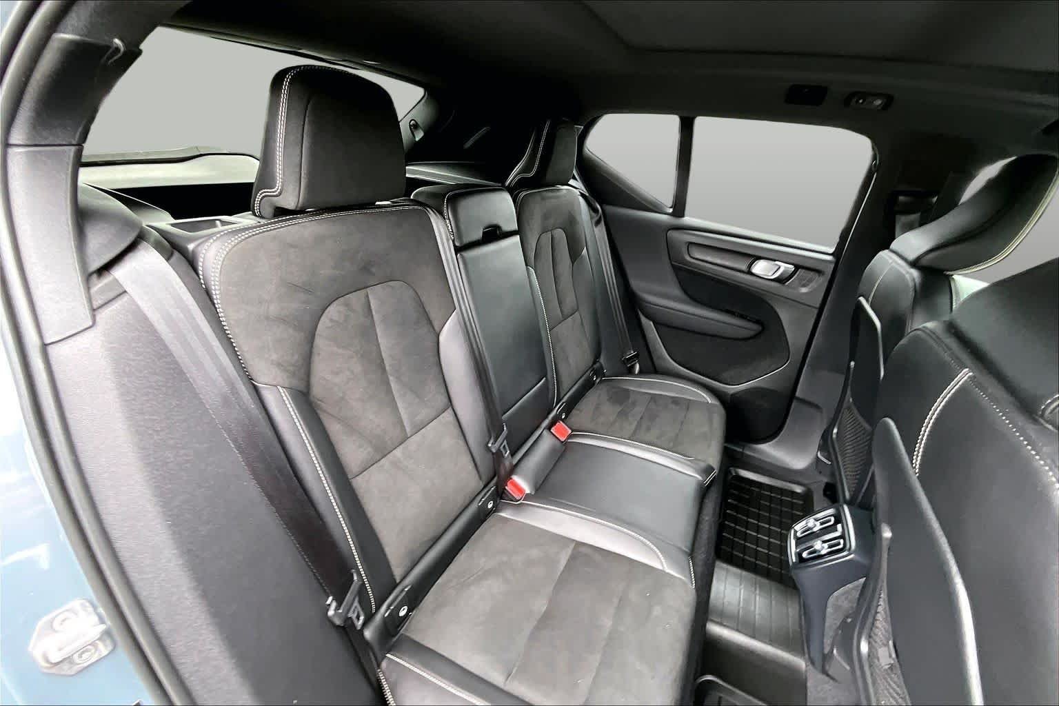Used 2021 Thunder Grey Metallic Volvo R-Design image 19