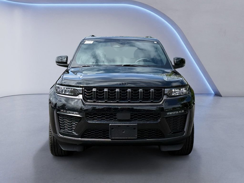 New 2026 Diamond Black Crystal Pearl-Coat Exterior Paint Jeep Limited image 8