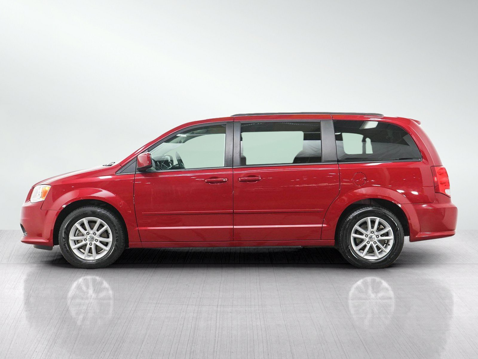 Used 2015 Dodge Grand Caravan SXT with VIN 2C4RDGCG8FR646785 for sale in Burnsville, Minnesota