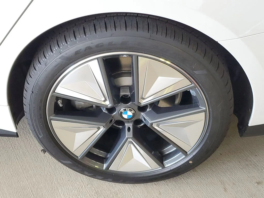 New 2026 Alpine White BMW eDrive40 image 5