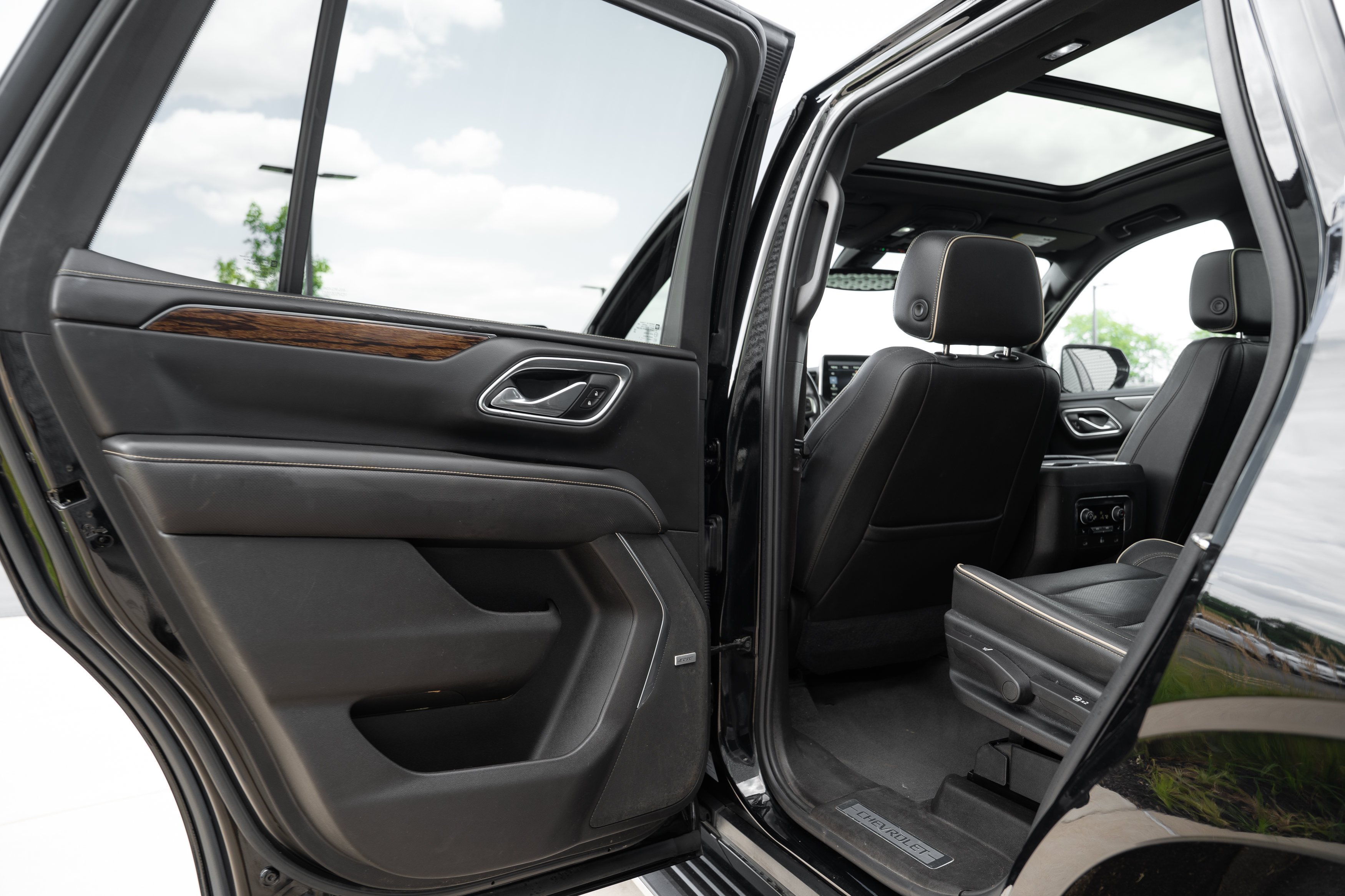 Used 2021 Black Chevrolet Premier image 25