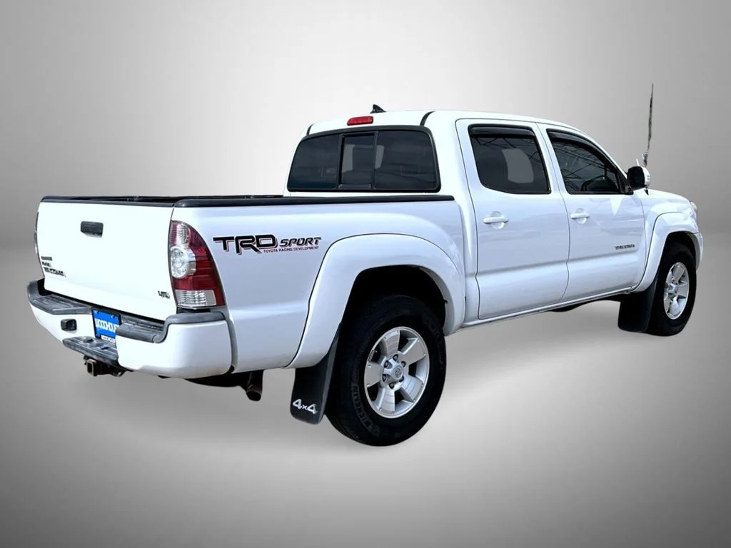 Used 2014 White Toyota Base image 5